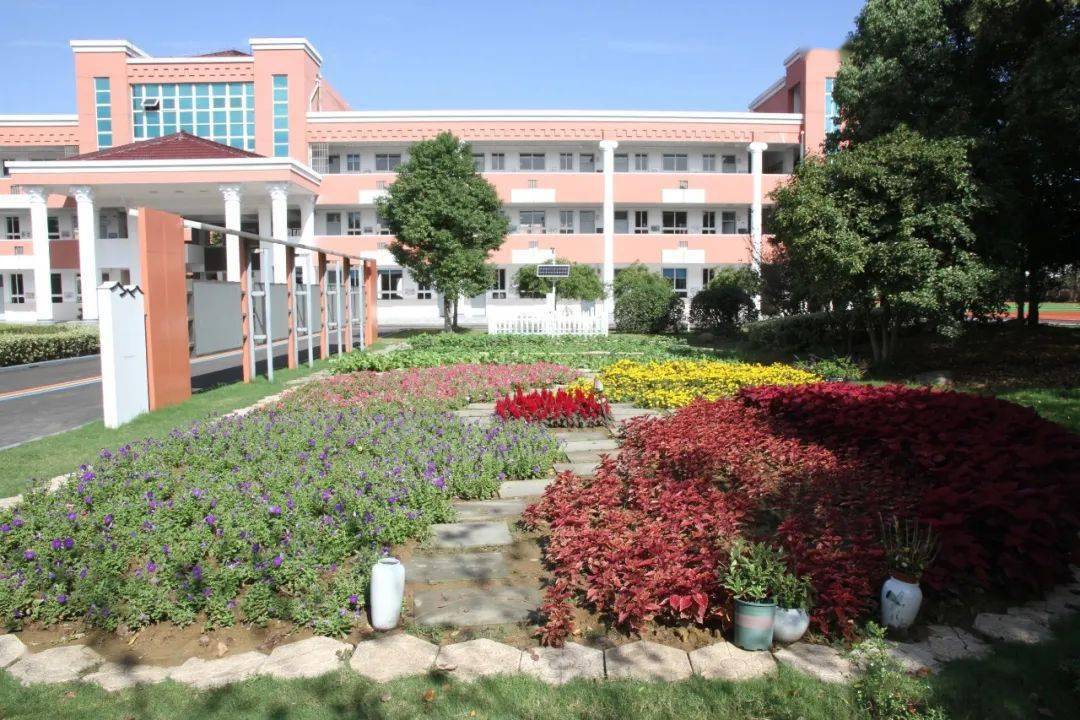 常州经开区实验小学原名为常州市潞城小学,始建于1928年,2001年异地