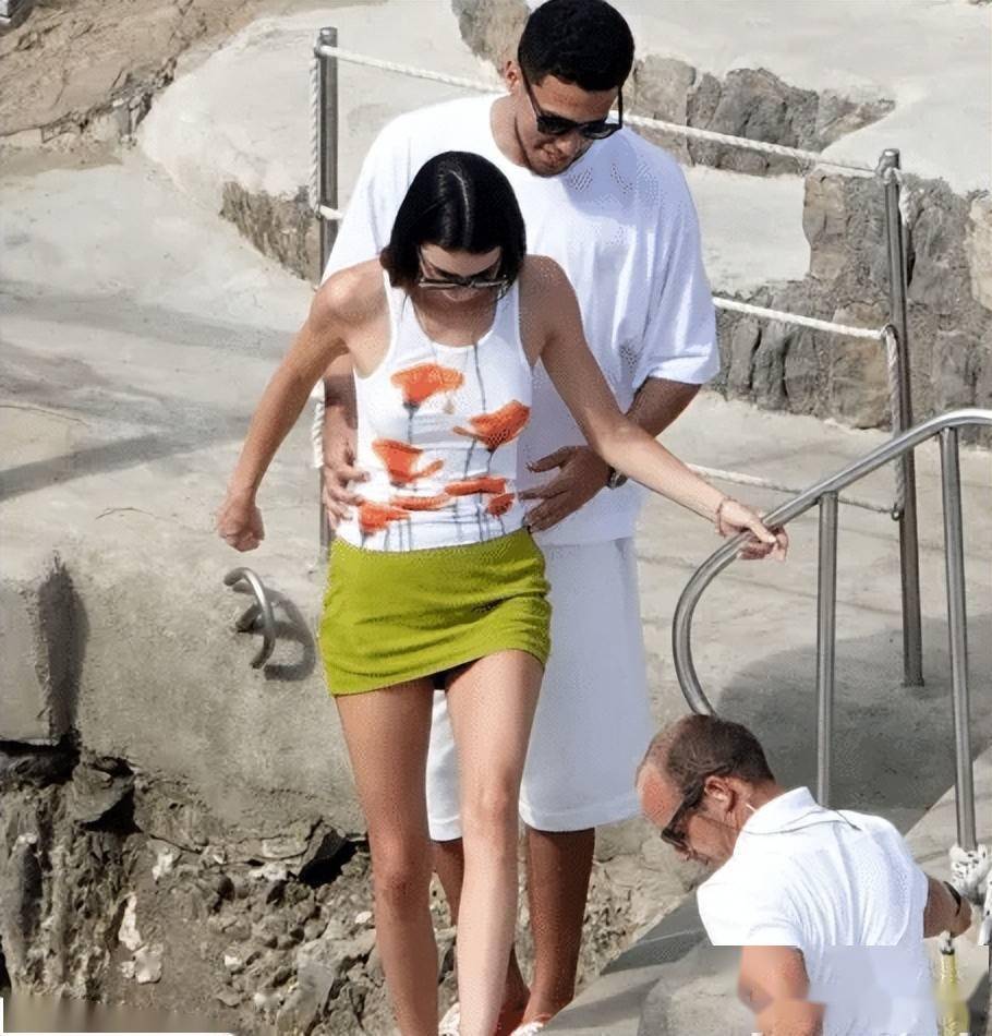 曝詹娜已和布克分手两年恋情结束真因曝光詹小妹主动叫停恋情