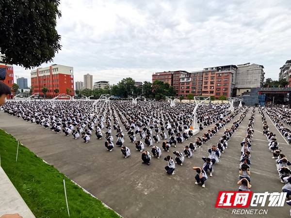 隆回二中举行应急疏散演练