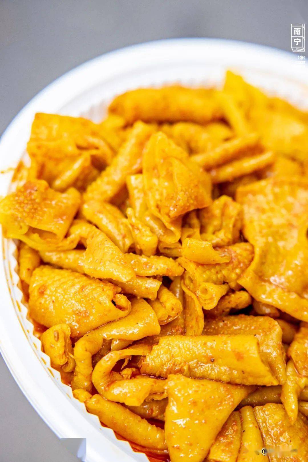 原味没有辣椒油的加持,虽少了一份火热的刺激,但可以尝到盐焗鸡皮本身