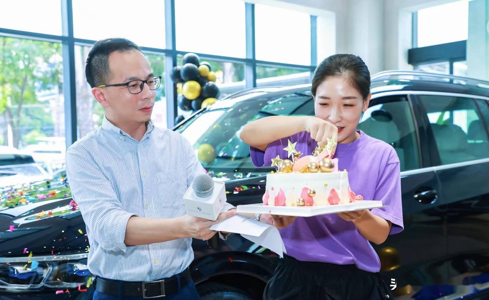 刘诗雯喜提宝马车现场切蛋糕心形项链抢镜落选国乒参赛名单