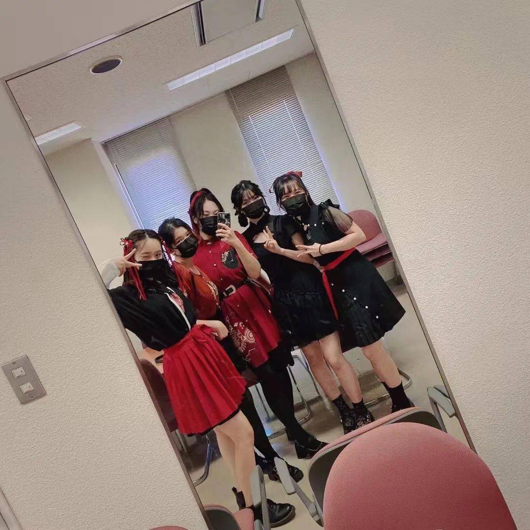 因疫情不能回国,穿汉服毕业,学园祭女团出道_受访者_宿舍_留学生