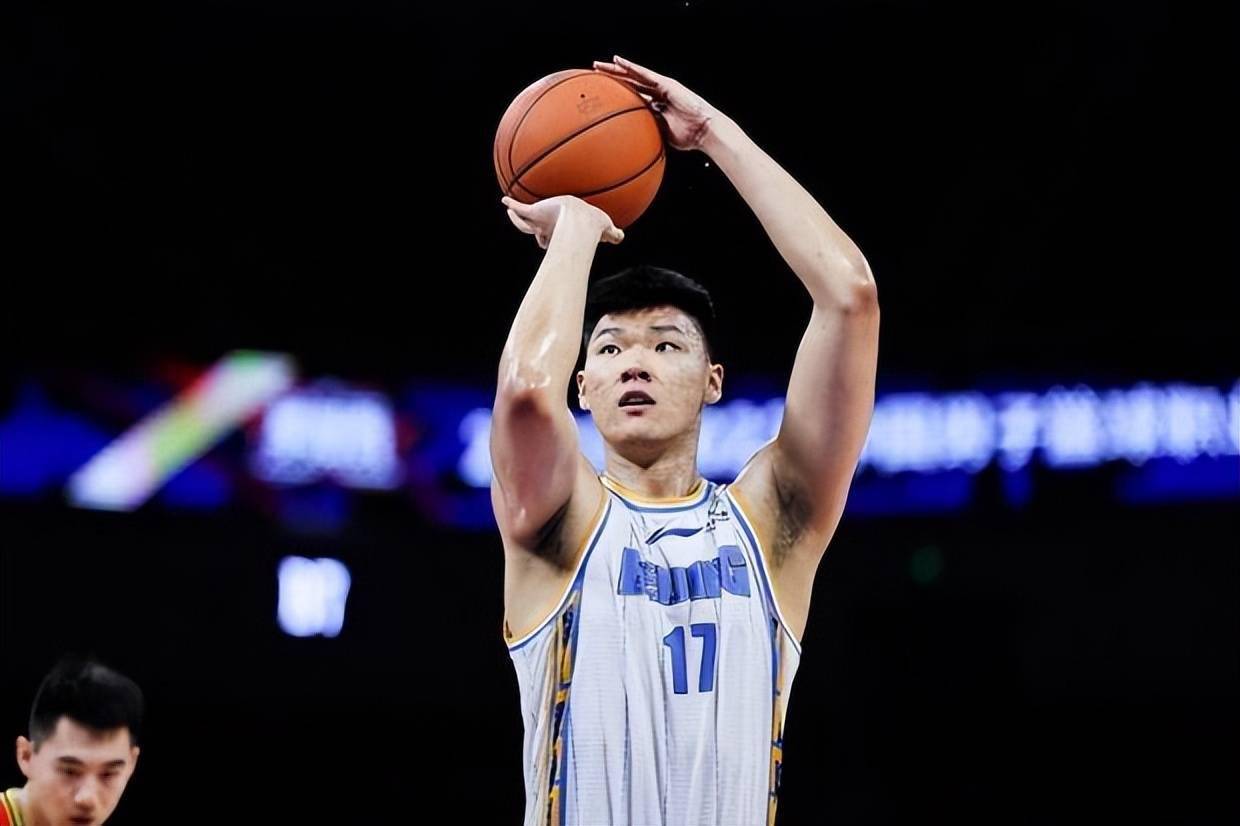 还要继续留在nba寻求发展,据国内媒体人"lovelife李天宇透露"消息