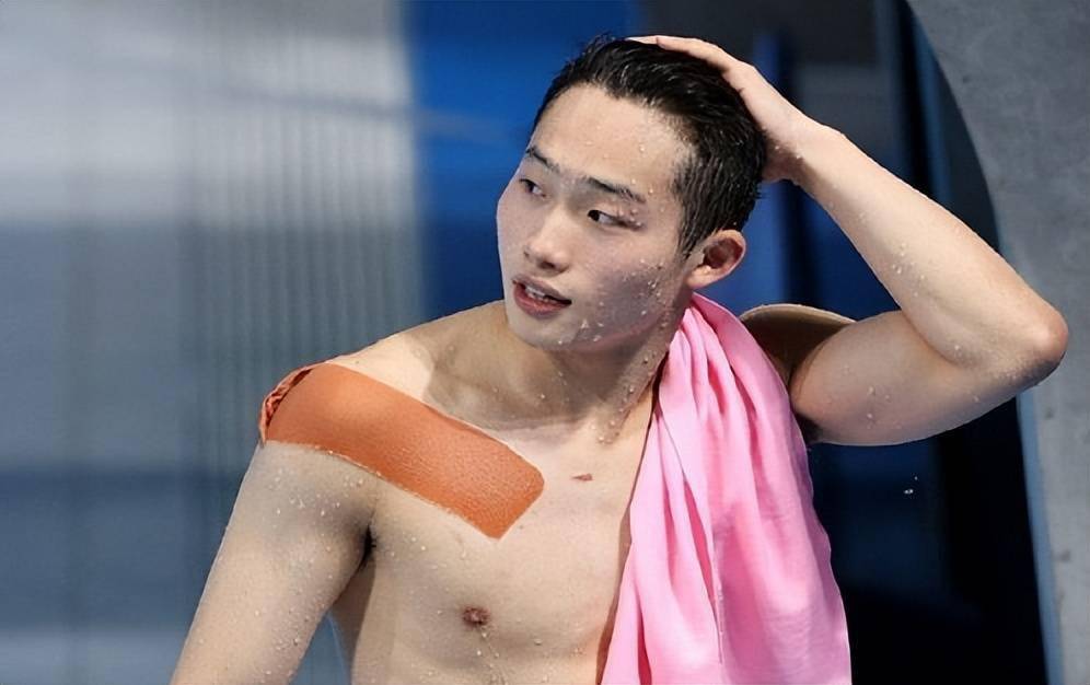 降维打击曹缘王宗源双人3米板预赛第一冲跳水首金解说盛赞