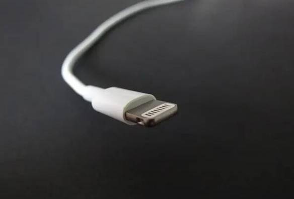 爆料：iPhone14将继续使用Lightning接口 明年换USB