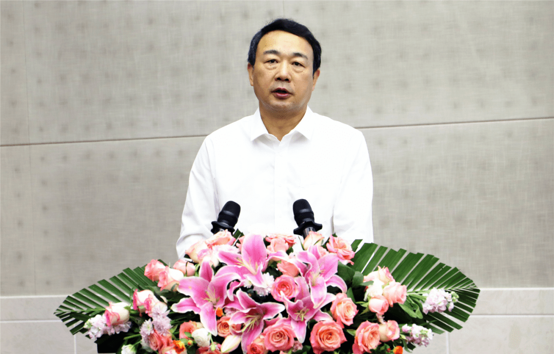 董事长兼山东文旅集团董事长高洪雷,集团党委副书记,董事刘守亮,山东