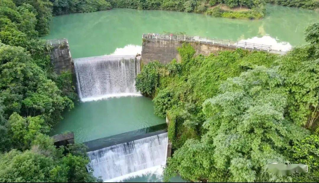 【醉美藤北风光】航拍宁康乡古柜水库._藤县_森林_高速公路