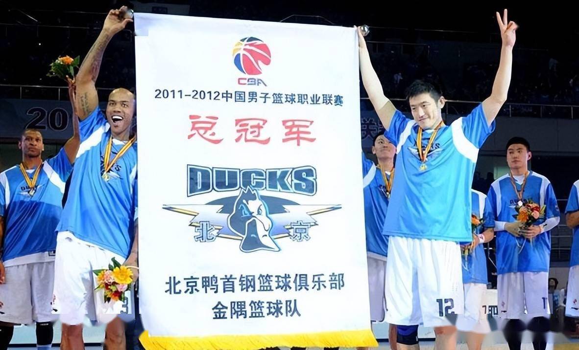 并在2011-12赛季随队夺得了cba总冠军,但其职业生涯中最高光的表现却