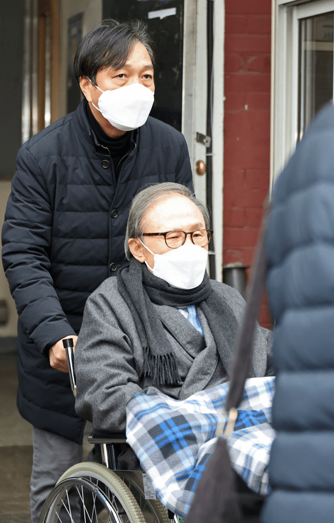 韩国80岁前总统李明博再次住院：因贪腐被判17年 正在监狱服刑