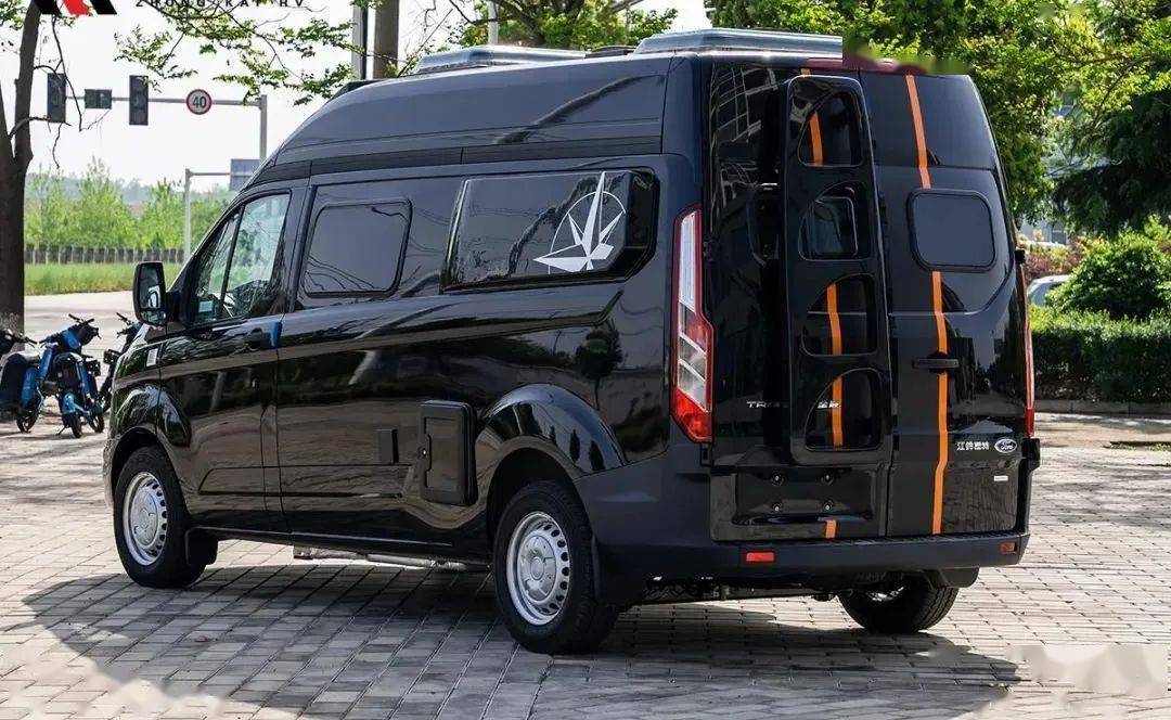 1 成都西博城室内房车展:代步旅居双管齐下 中凯房车星动b510 争做