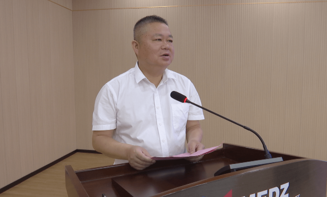 签约仪式上,汪国兵讲话指出,此次签约的10个项目,是我市招商引资的新