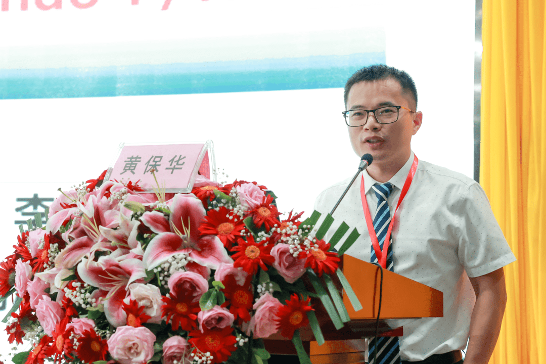 黄保华教授王惟钊教授李荣源,刘强教授主持邓振中教授作《半月板桶柄