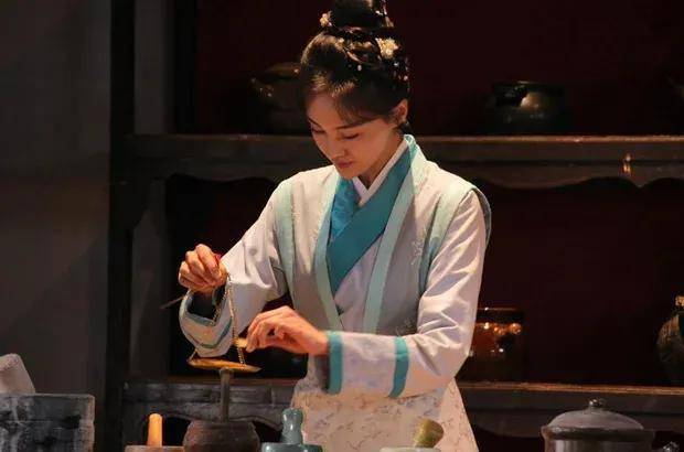 古代婢女的境况如何十分凄惨孔雀开屏是必须会的