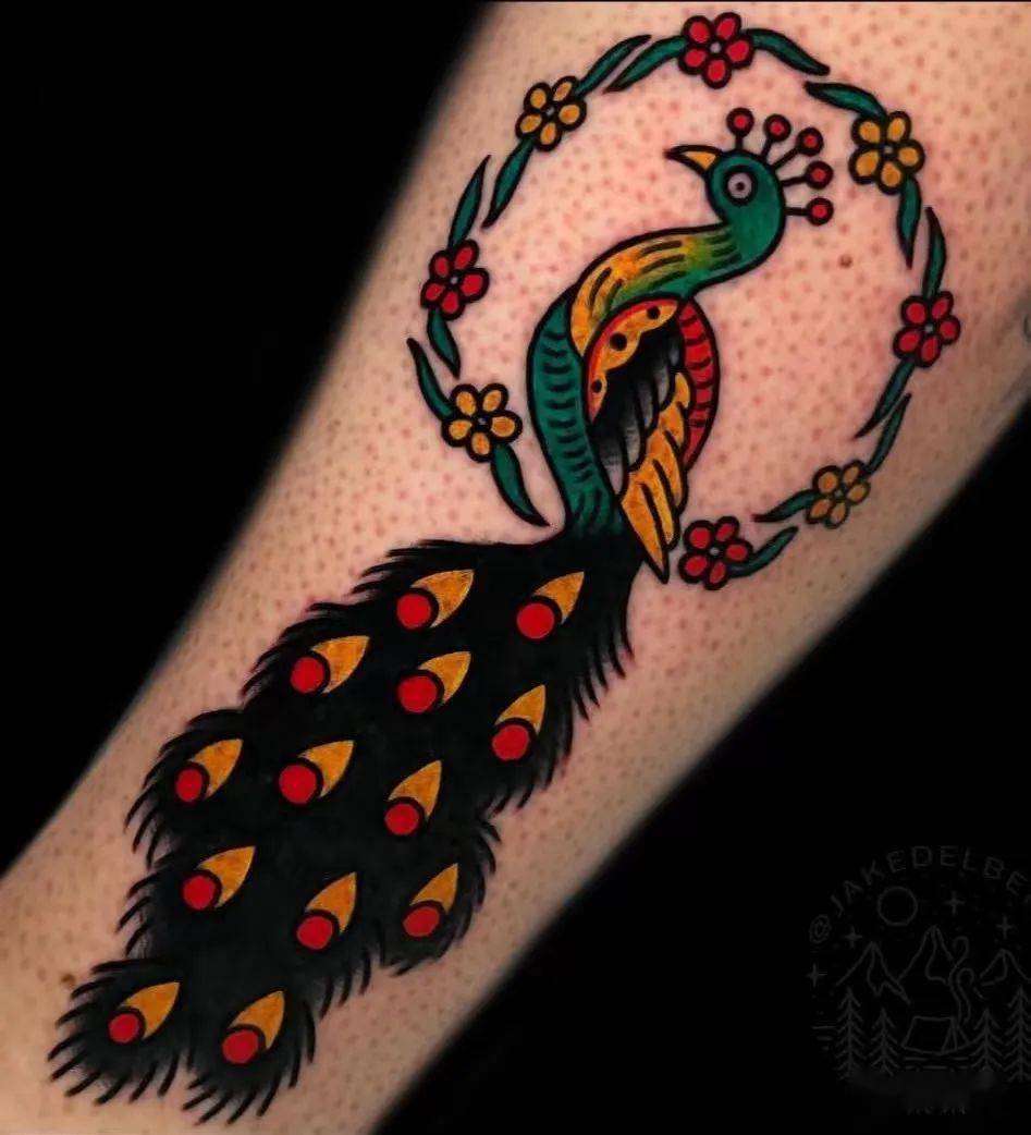 漂亮的孔雀纹身
