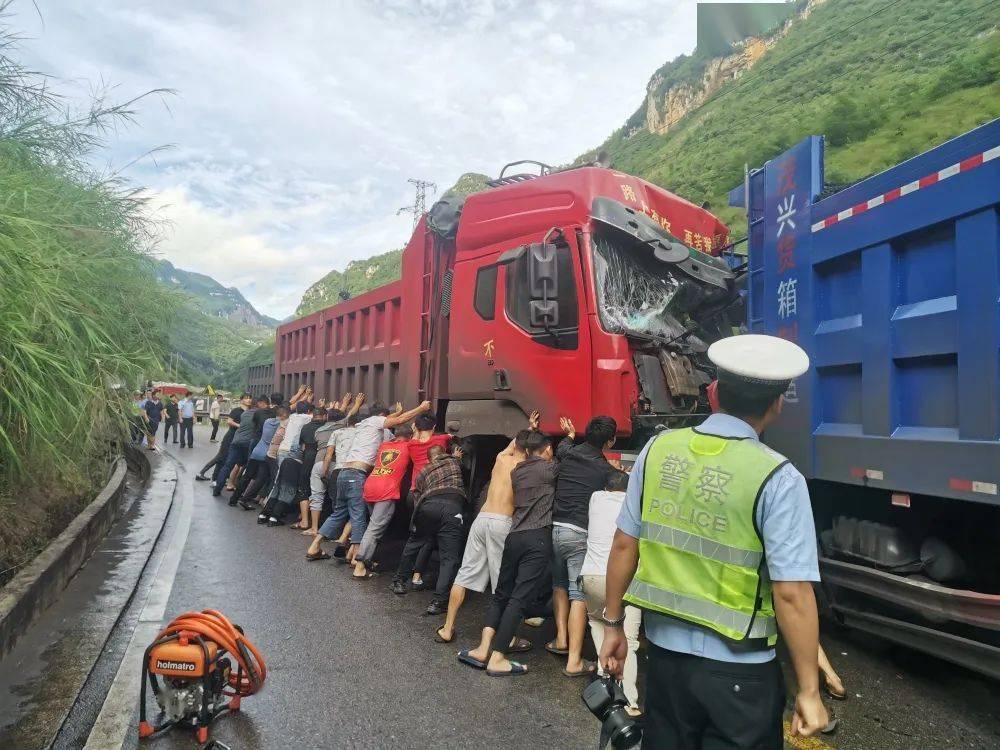 两车相撞,一货车撞上山体……贵州这两地发生车祸,3人被困!
