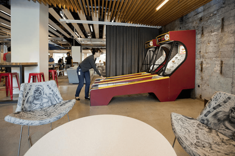 "996"在欧美引发离职潮,美国"大厂"员工:996行不通,大家并不需要那个