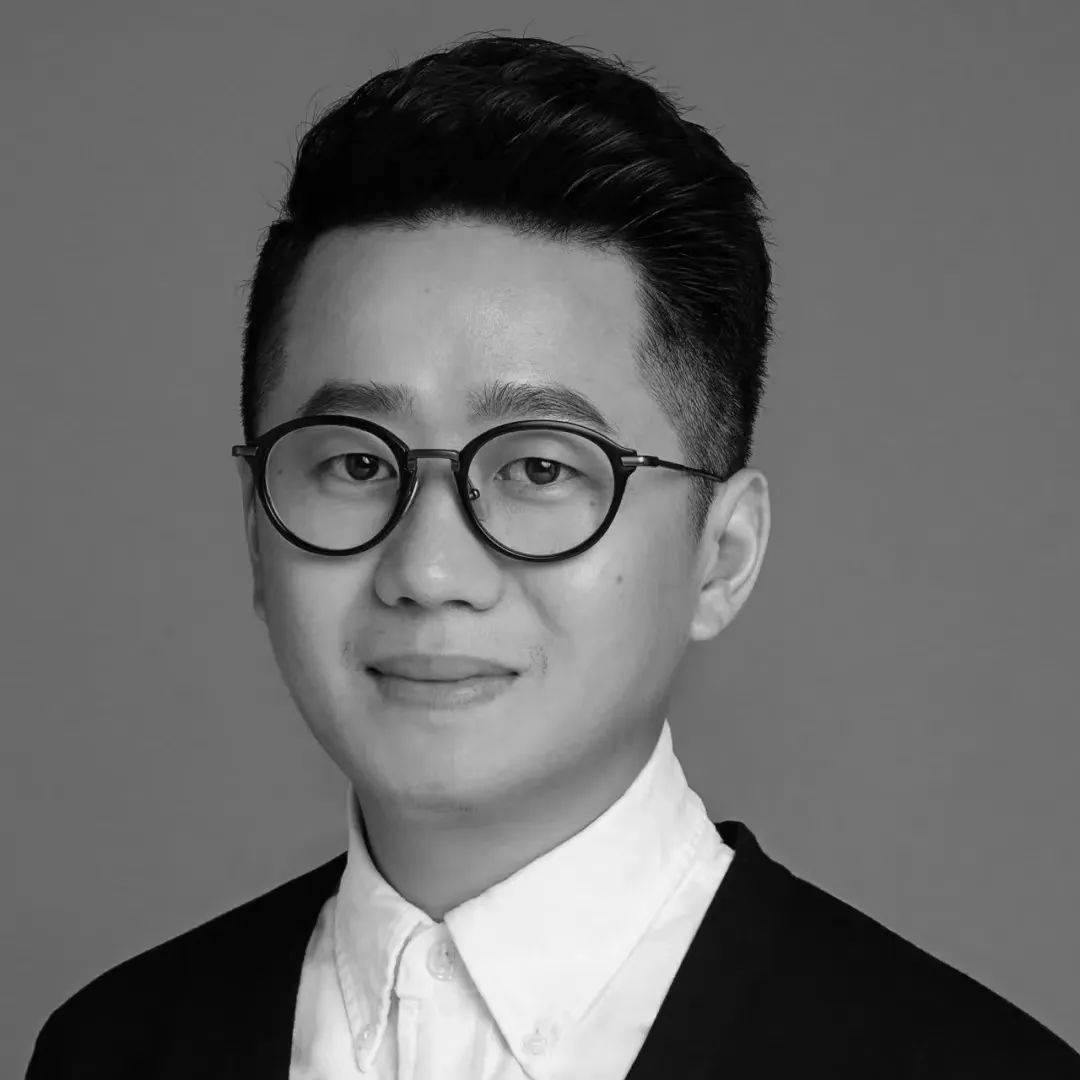 潘焰荣国际平面设计联盟agi成员;中国出版协会书籍设计艺术工作委员会