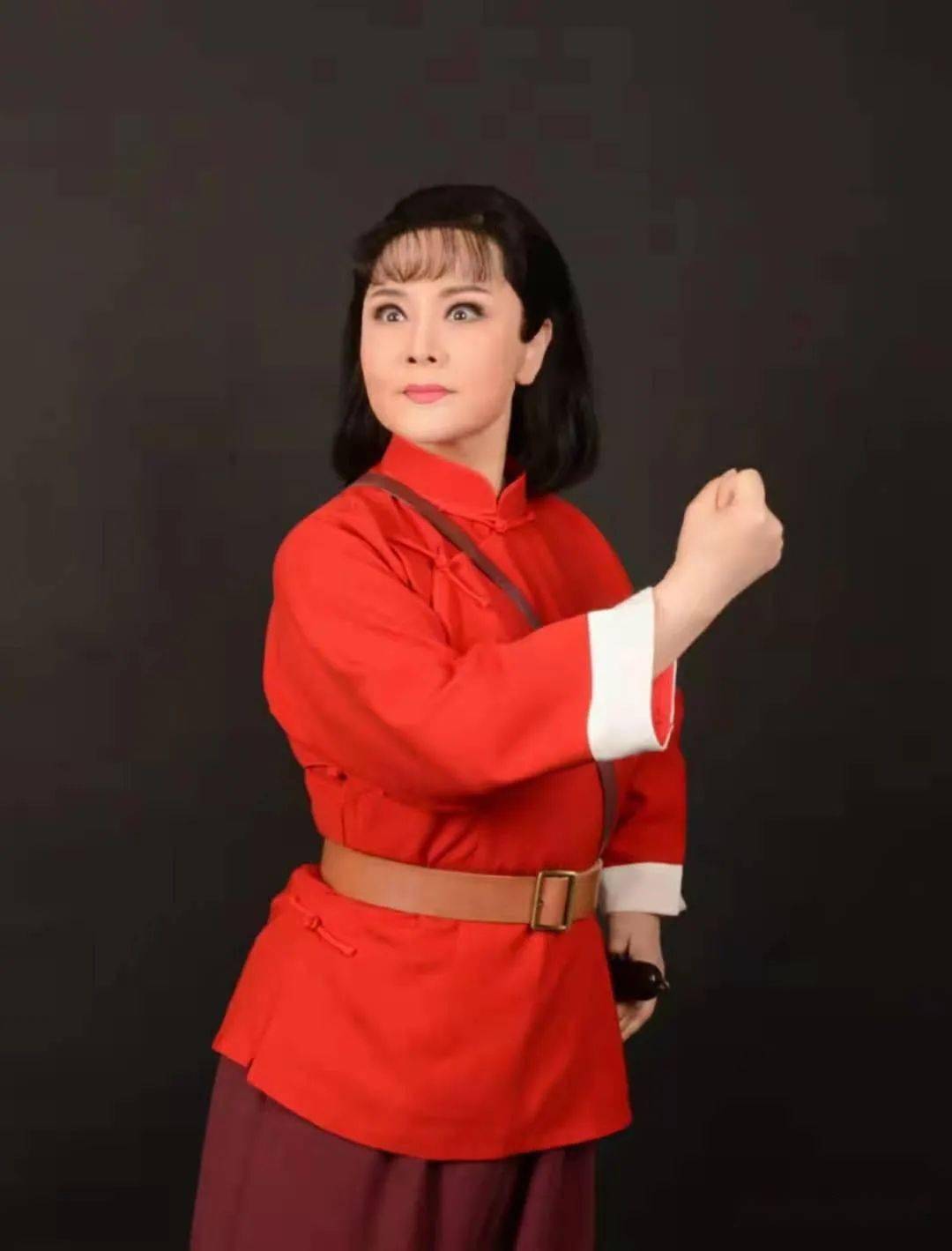 正值七一党的女儿向你飞去