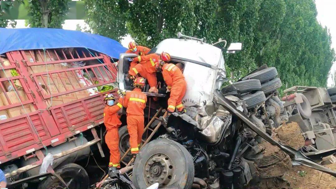 突发青州这里发生车祸现场惨烈