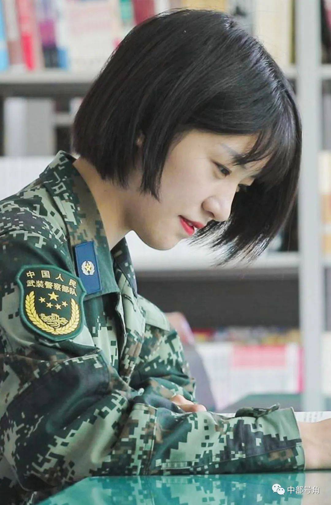 穿军装的小姐姐,又美又飒!_苗瑜_宇辛_赛雅