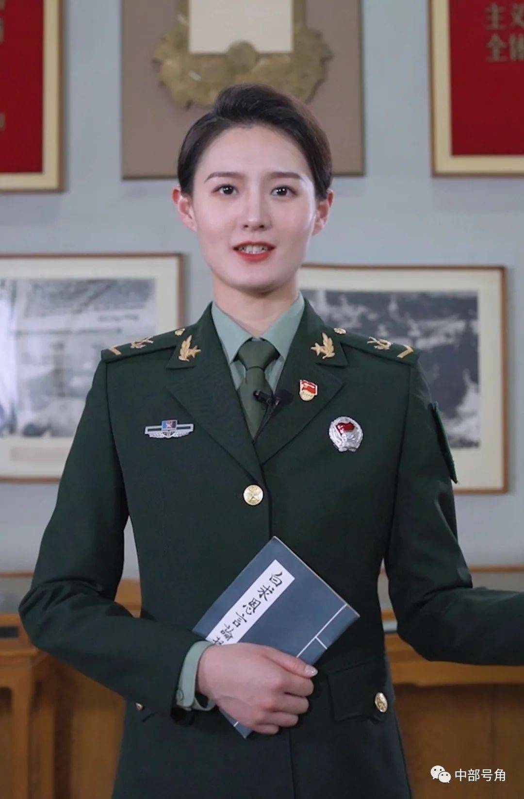 穿军装的小姐姐,又美又飒!