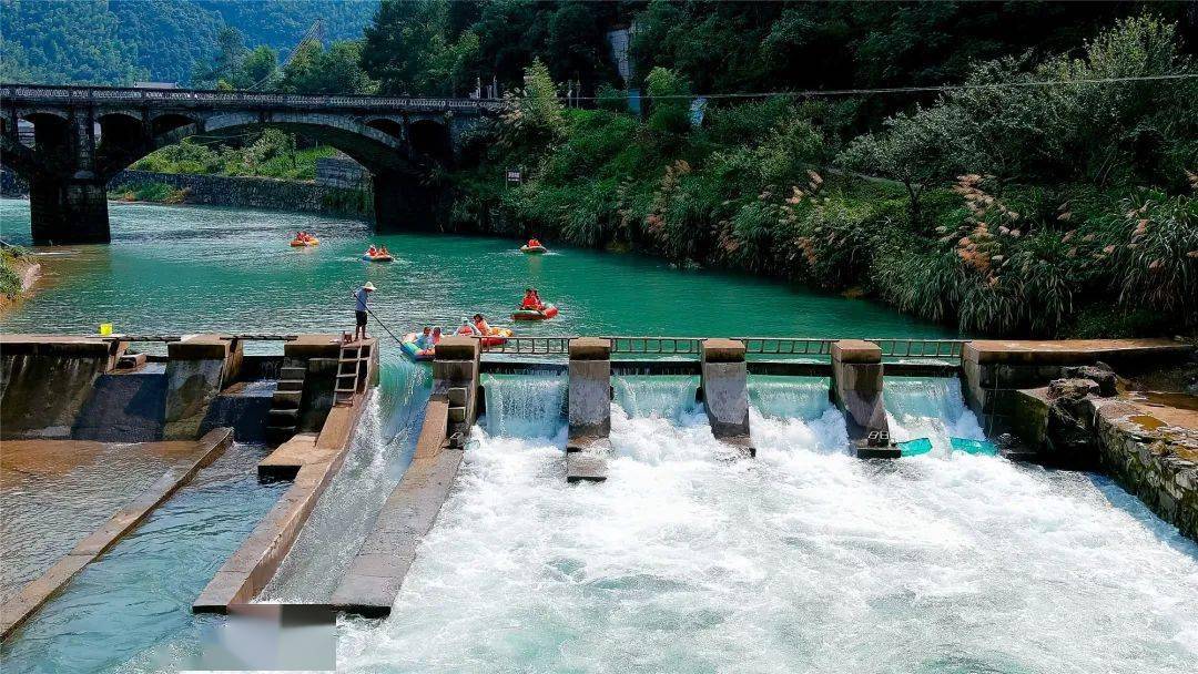 夹溪河漂流 图源:夹溪河景区整个漂程既有惊险刺激,也有舒适悠缓,让你