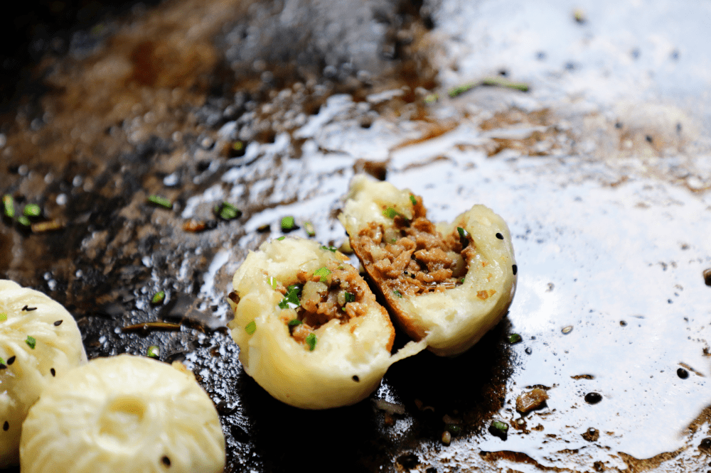 【天下谁人不识"筠"】"筠州十大名小吃"之筠连黄牛肉生煎包_肉馅_包子