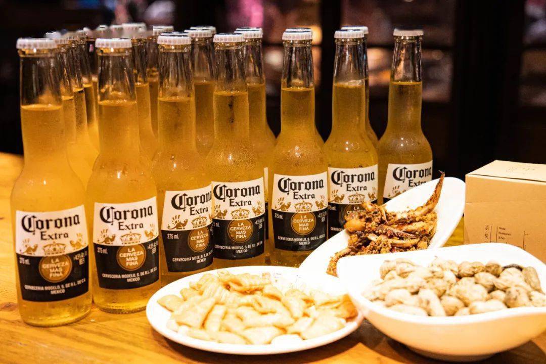 太抵168元抢吃胡桃里4人套餐来城市里的乌托邦享受美食的音乐盛宴