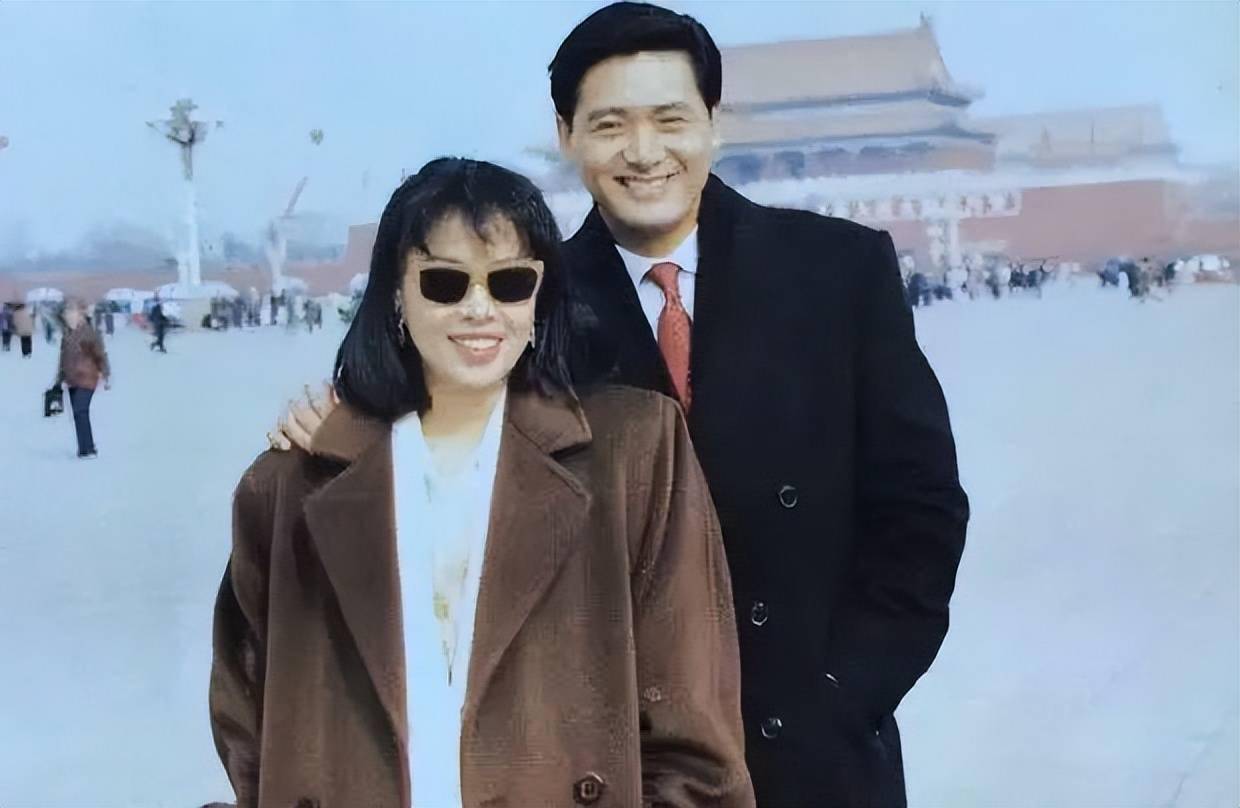 无子女,被嘲33年,他俩却是娱乐圈最恩爱夫妻范本_周润发_陈荟莲