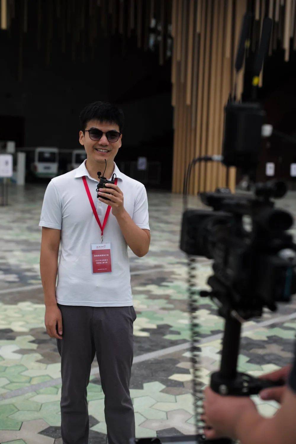 这位青岛盲校的毕业生真不简单……_梁江波_盲人_梦想