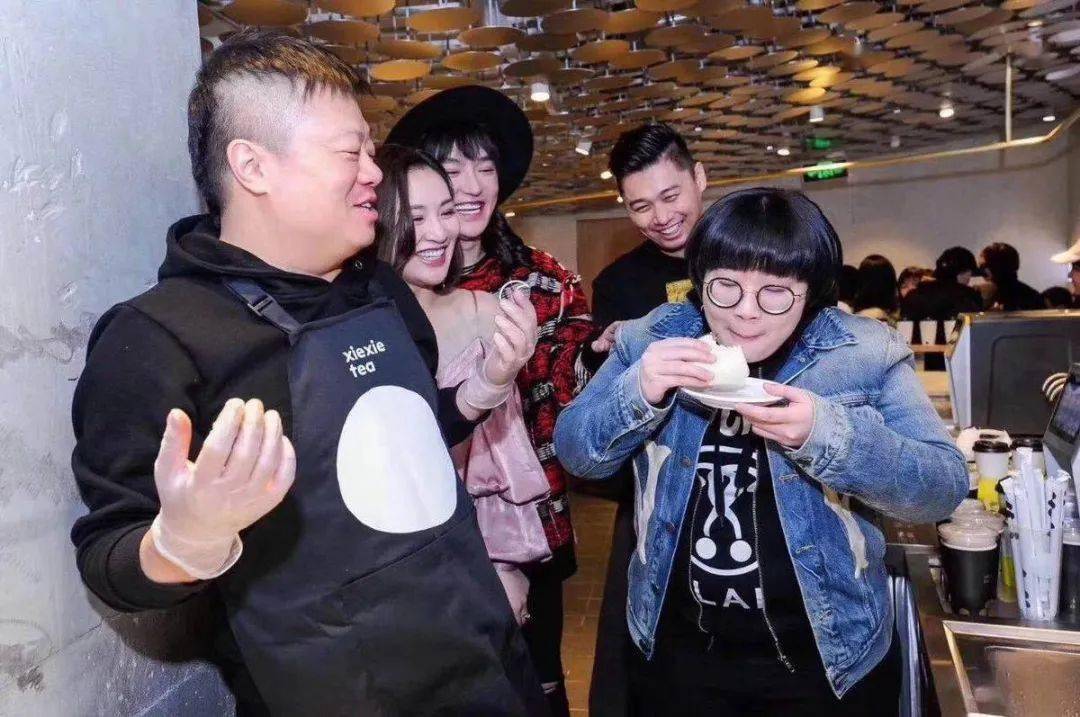 这家站在米未传媒和《奇葩说》肩膀上的奶茶店,于2019年在北京黄金