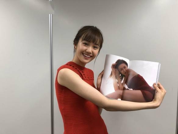 感受到初恋微甜少女尾碕真花清新天然处处惊喜