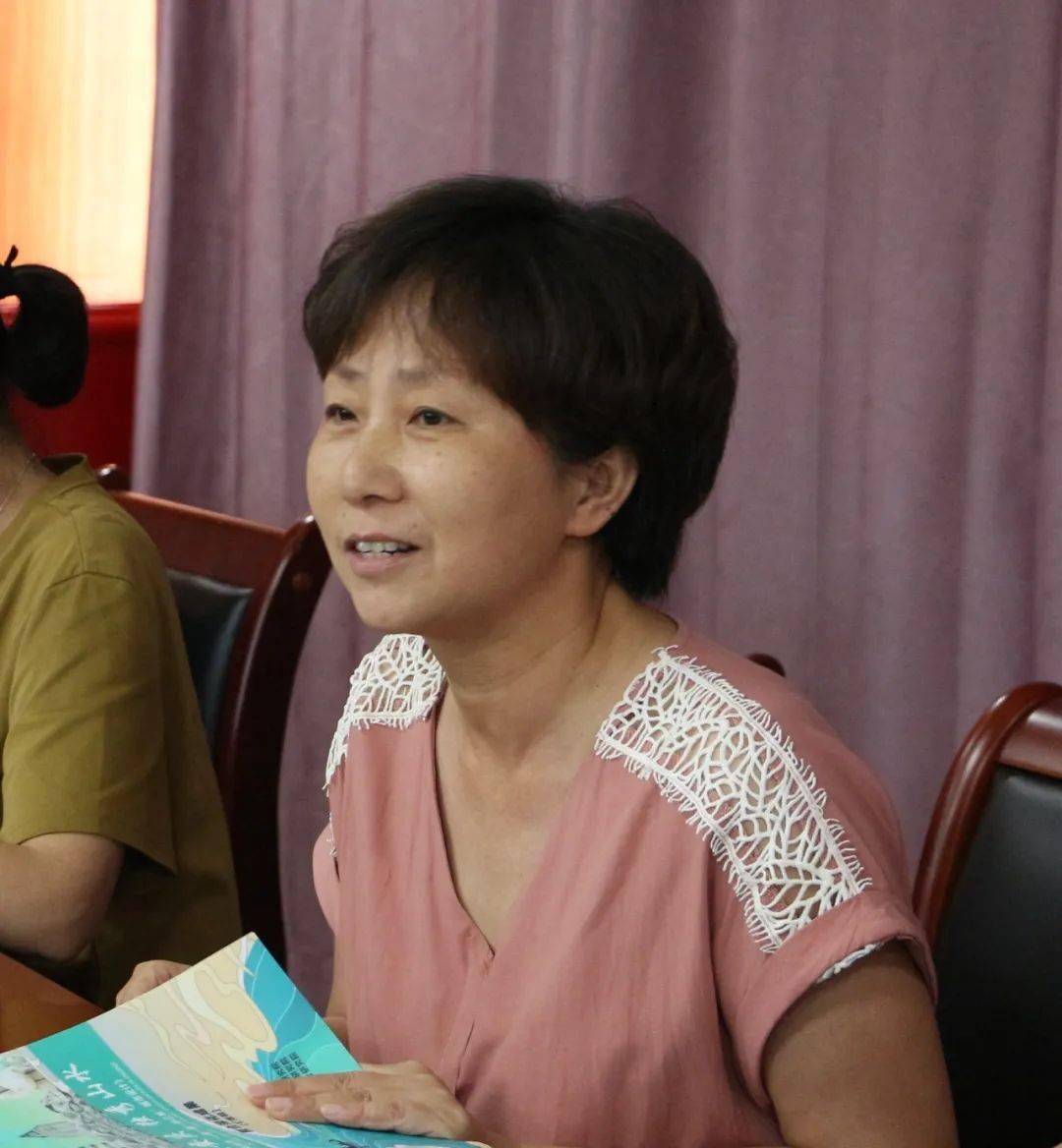 市人大代表 大观区菱湖街道菱湖社区党委书记,居委会主任 袁芳对老旧