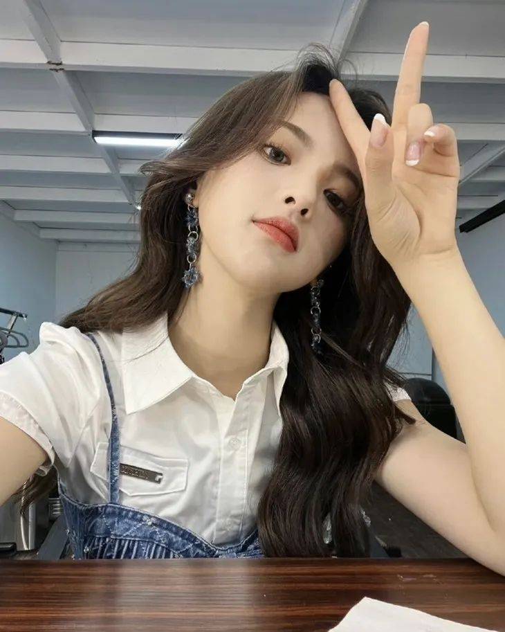 omg倪妮这自拍角度普通人真hold不住