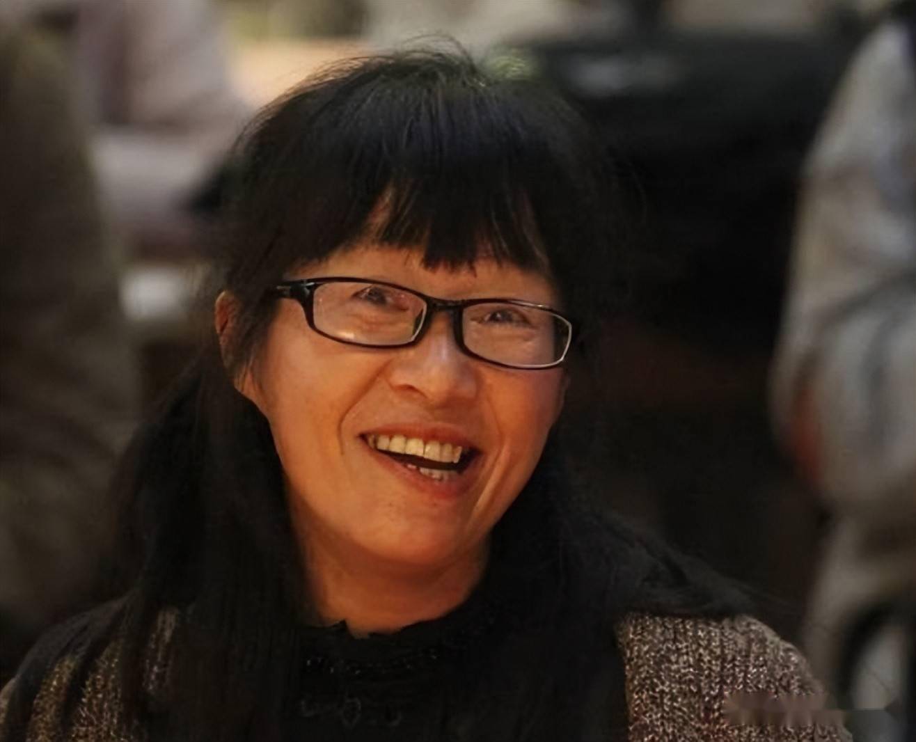 网红女诗人余秀华，和小14岁男友恋爱，自称家暴被打“上百巴掌”_搜狐网, image size:1316x1066