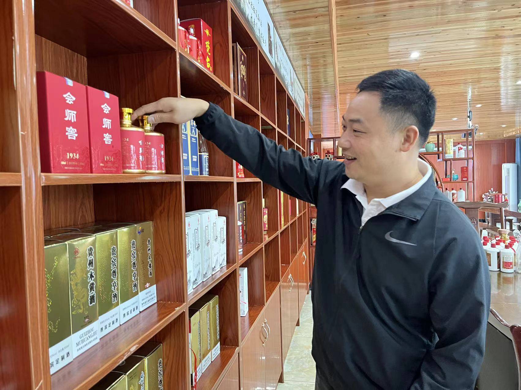 "红色木黄酒业有限公司成立于2004年,其前身为白水溪酒厂,熊安平说