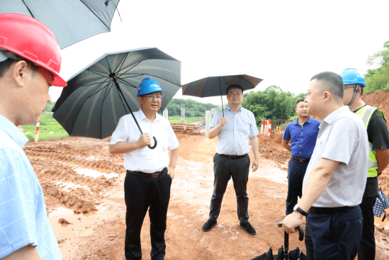 省交通运输厅基建处副处长王世斌,株洲市交通运输局党组成员,副局长