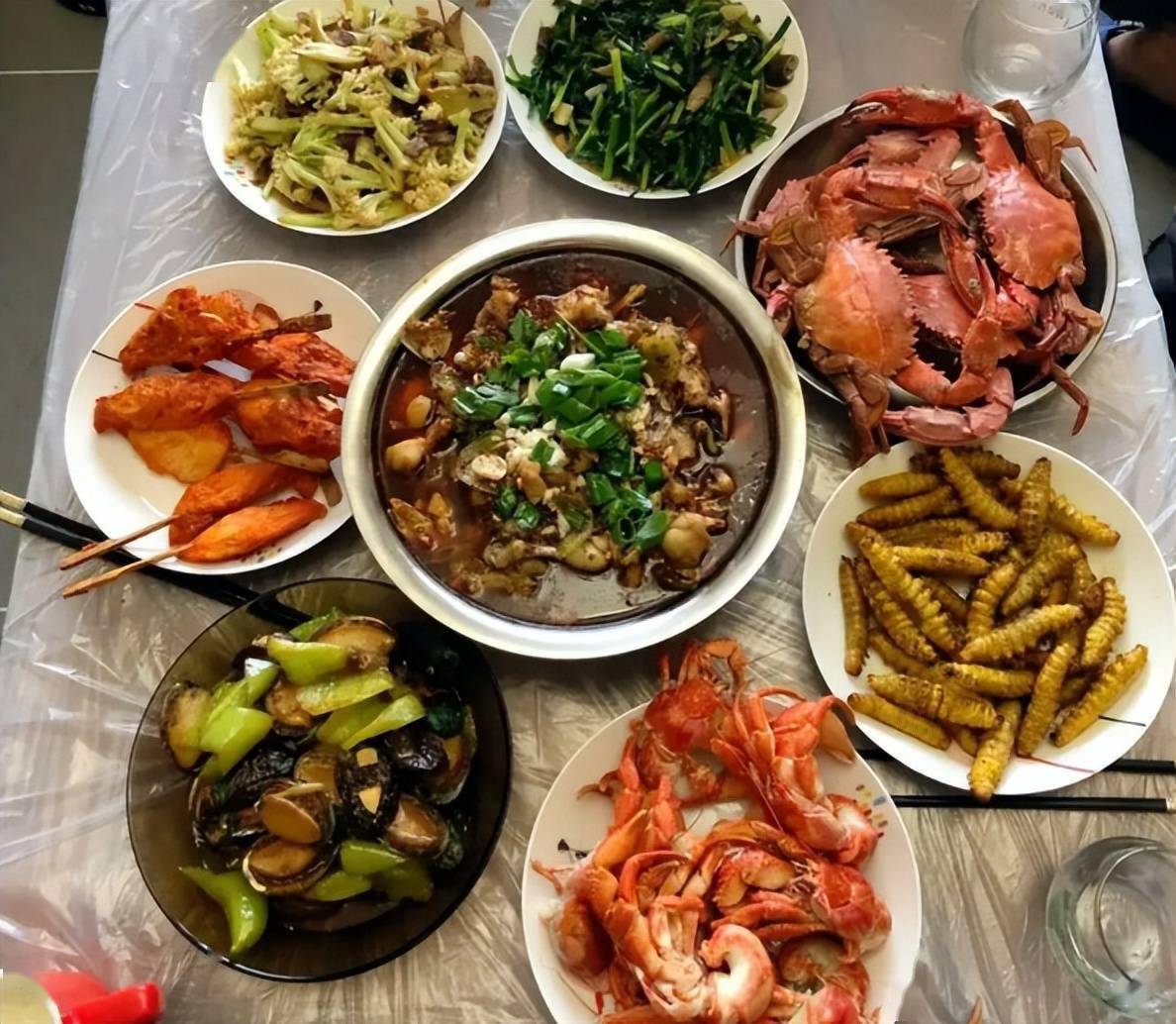 广东男子晒日常餐，令人咋舌，网友：等我一个月赚到3000也这样吃_搜狐网