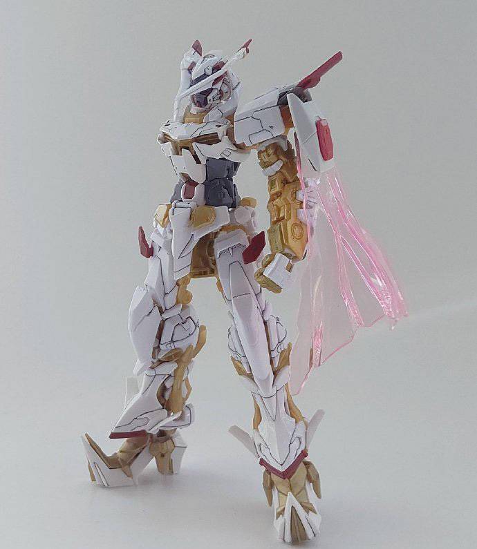 增加披风金色异端天哈娜高达模型