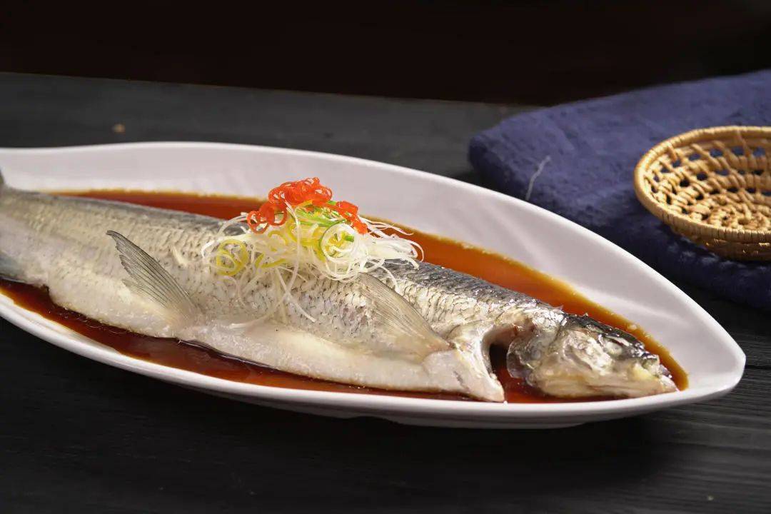 赛里木湖特有的高白鲑,融合各式烹饪方式让吃货品尽食趣……同时,赛道