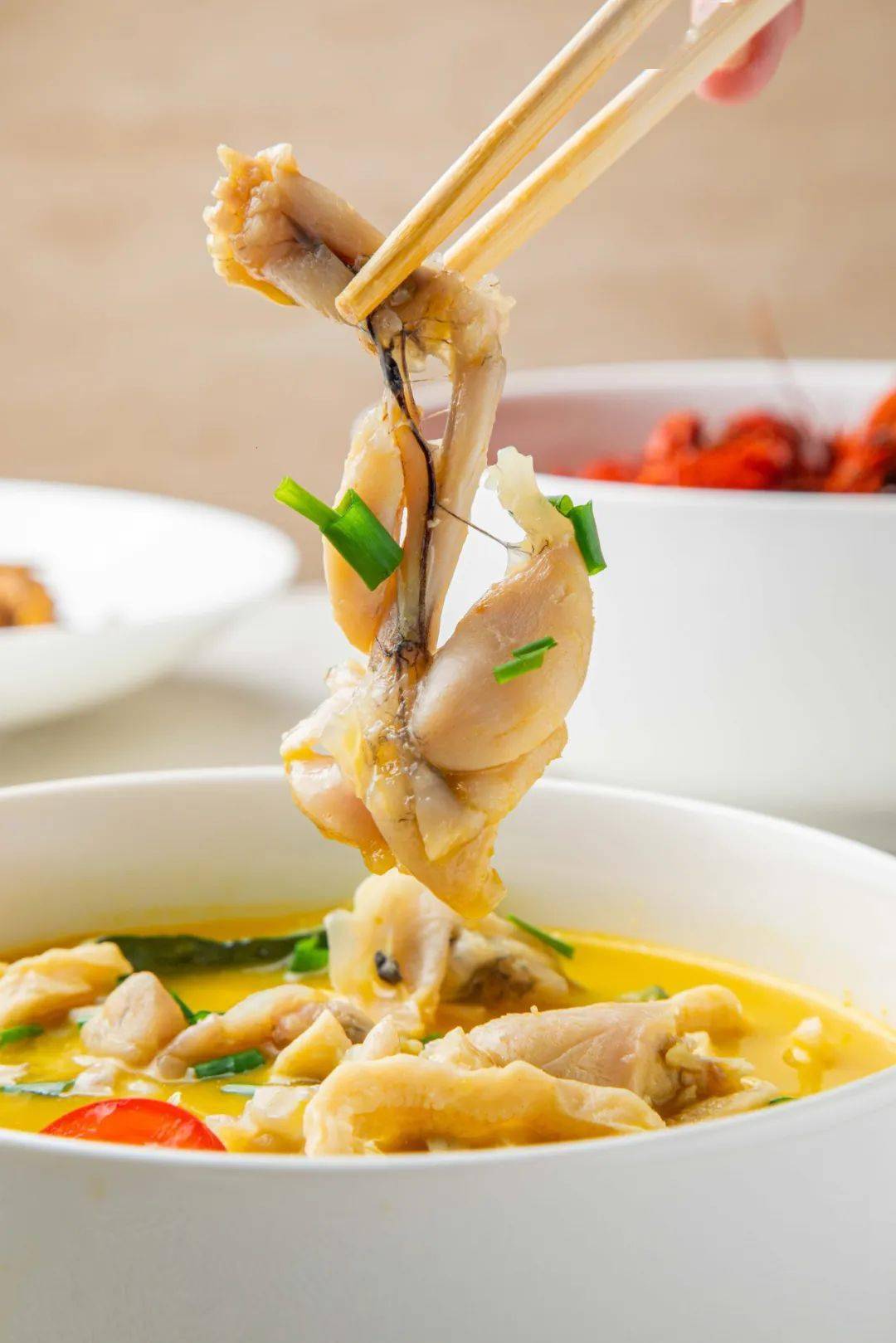 牛蛙的火爆程度自不必说,在家就能吃的金汤牛蛙怎么能错过,肥美牛蛙与