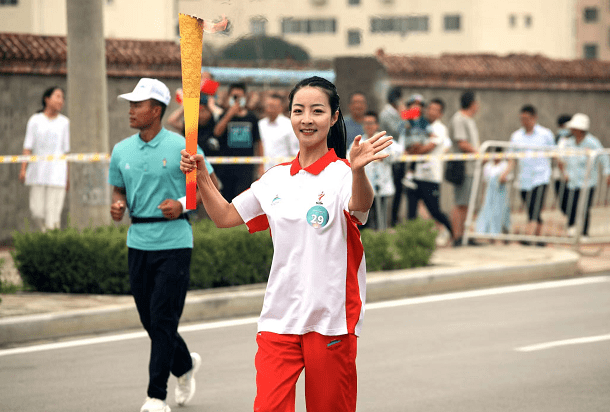 60位火炬手参与陕西省十七运火炬传递榆阳区站圆满完成
