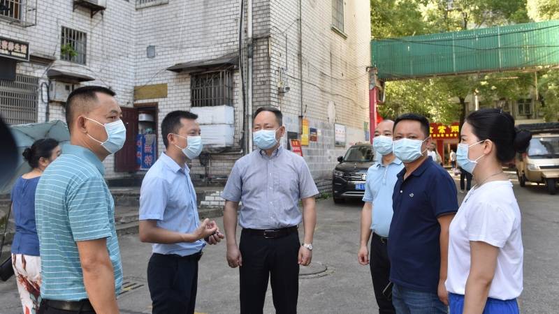 7月9日上午,赫山区委副书记,区长马文才深入一线,实地督导调研农贸