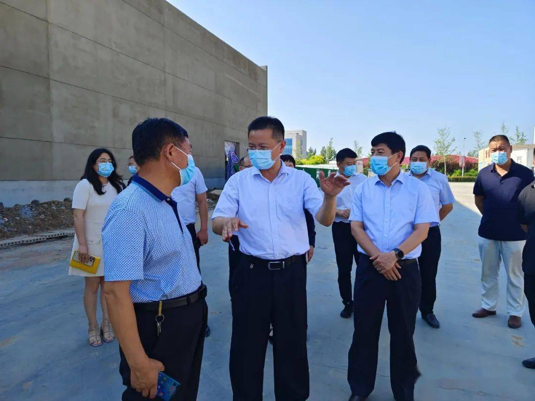 黄伟督导疫情防控工作