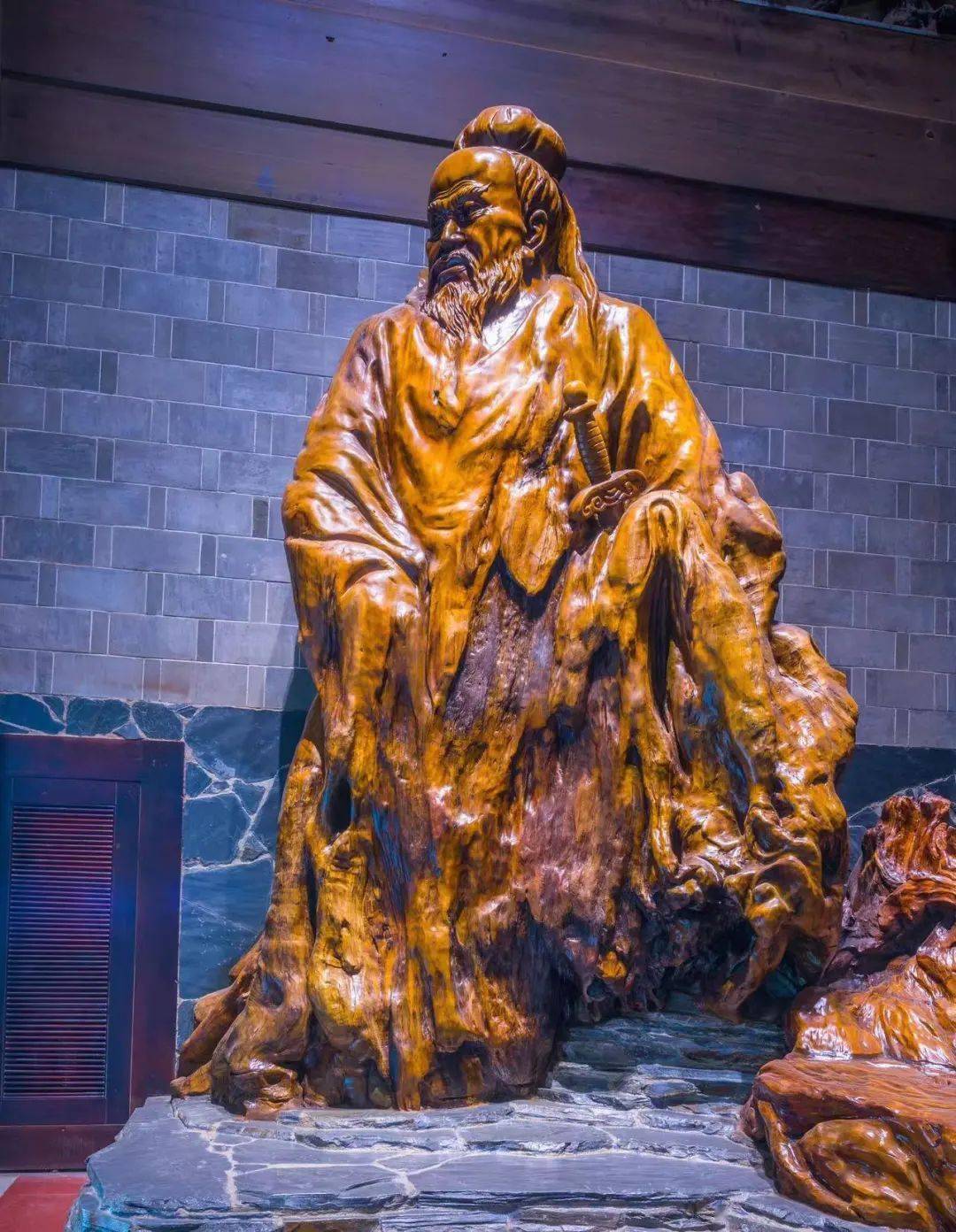 走近根宫②带你解读根雕孔子像