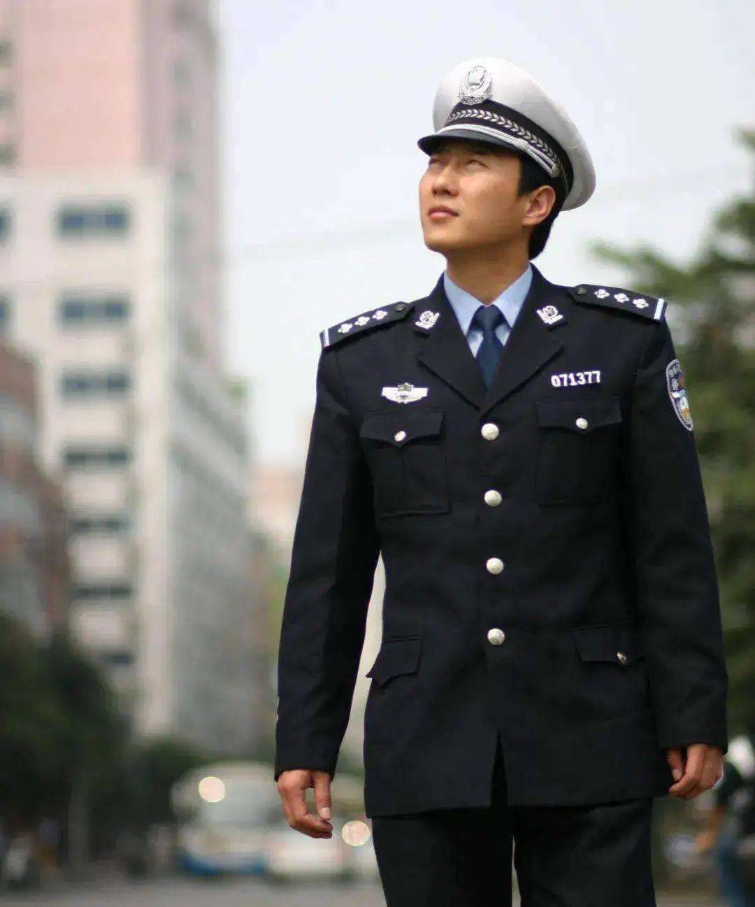 谭警官面临巨额赔偿,手工耿和大漠叔叔分别支招,谁的方案靠谱?