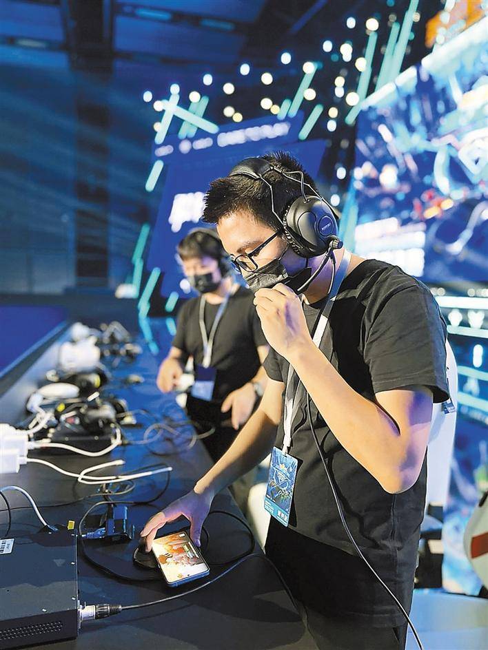 从玩家变裁判不能只会打游戏_杜晨_电竞_比赛