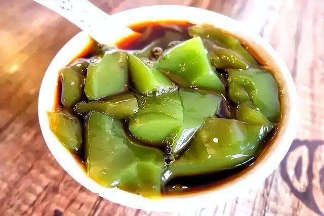 用鲜草制作的凉粉你吃过吗?原来广西玉林还有这样特别的美食!