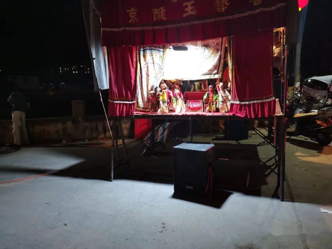 潮汕人,客家人称土地公为"伯公".