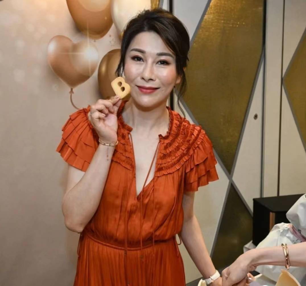 前知名亚姐获4个儿子共庆生,曾因半裸上阵拍戏而略有名气_黎淑贤_美容